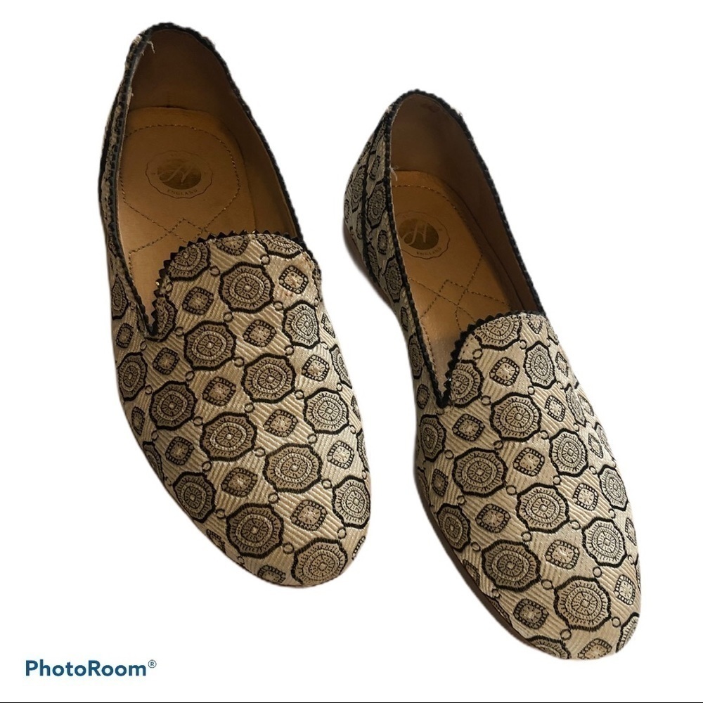 H by Hudson women’s loafer. Black & cream